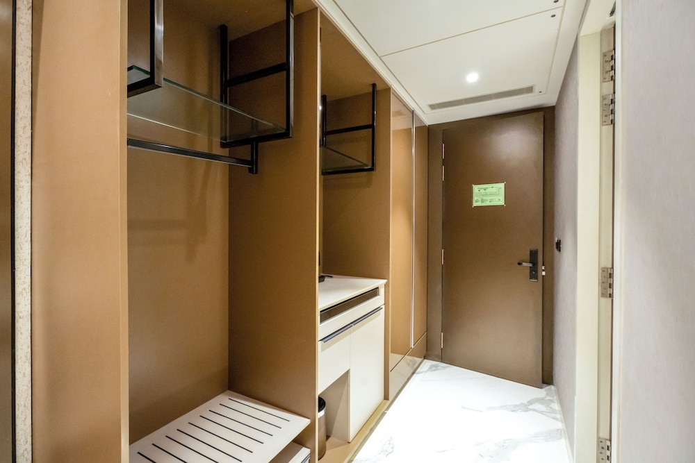 Seven Eleven Hotels & Club
