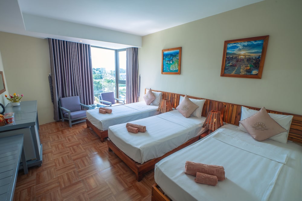 Golden Daisy Hotel