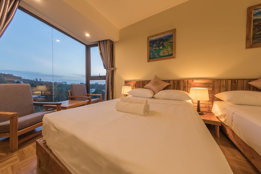 Golden Daisy Hotel