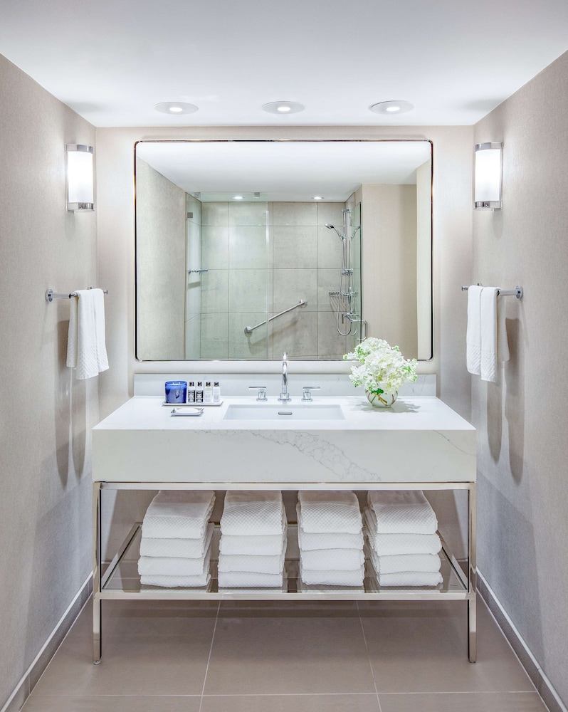 The Marquette Hotel, Curio Collection by Hilton