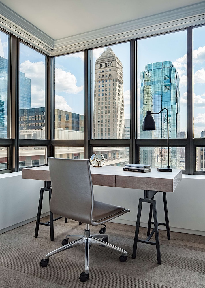 The Marquette Hotel, Curio Collection by Hilton