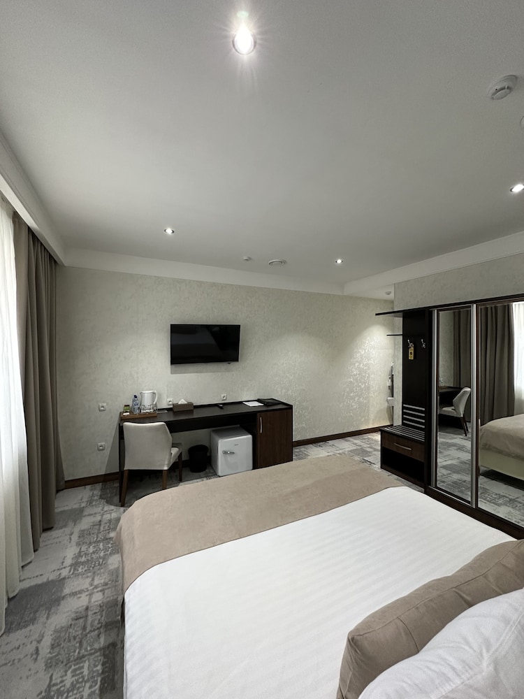 Green Park Hotel