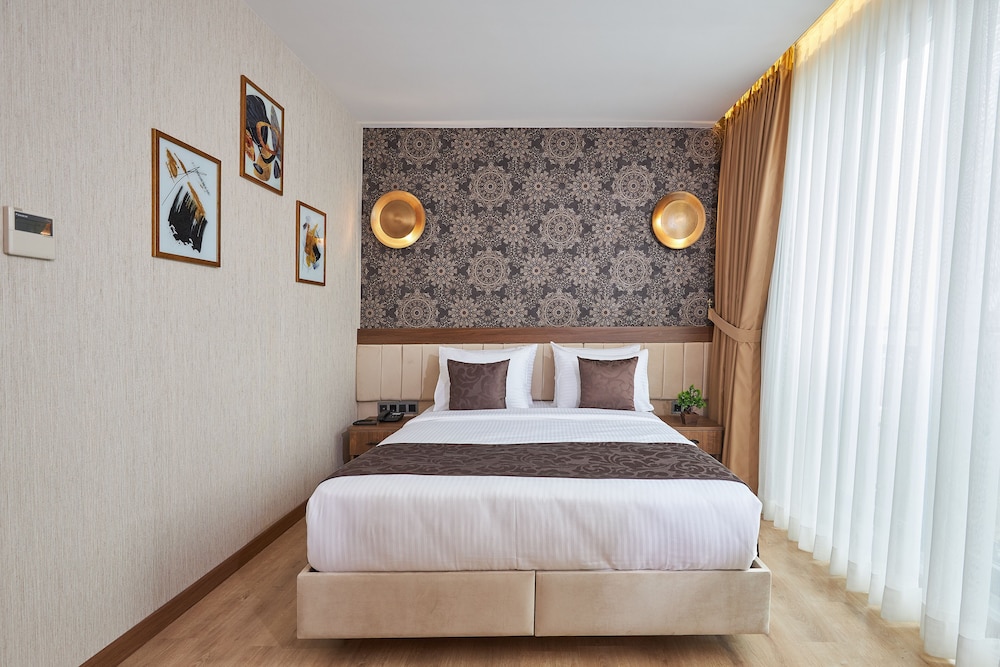 Trademark Collection by Wyndham Operla Airport Hotels