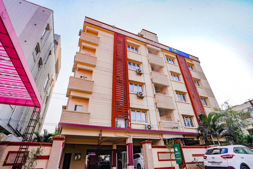  FabHotel Q Suites