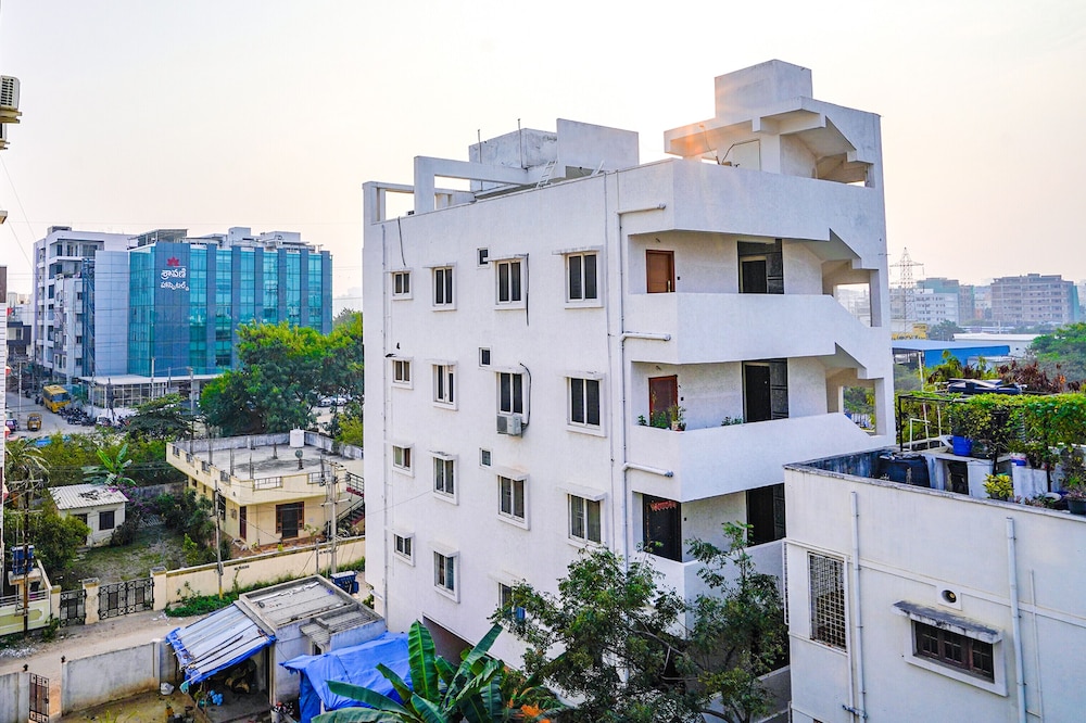  FabHotel Q Suites