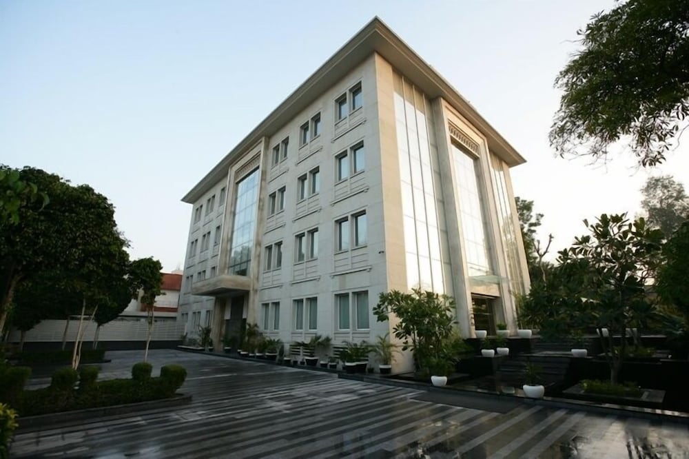 The Muse Sarovar Portico Nehru Place - A Sarovar Hotel