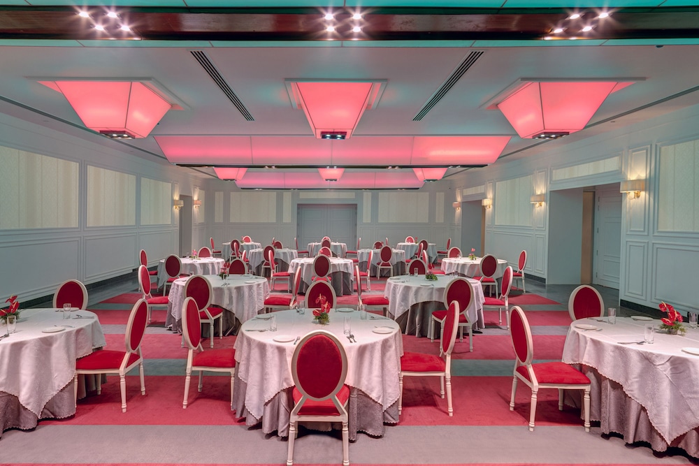 Saura Hotel, Agra  A Club Mahindra Associate