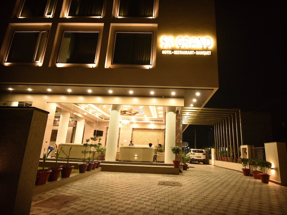 Hotel SK Grand
