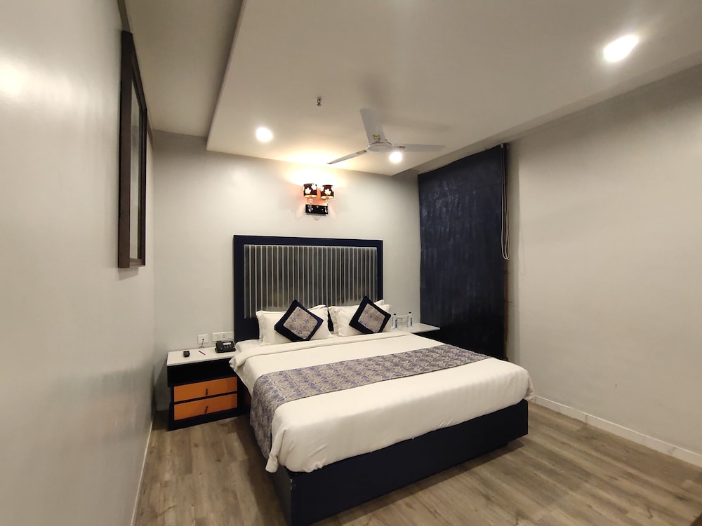 Regenta Inn Vadodara, 500m from Railway Station