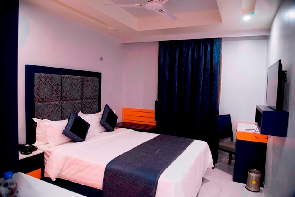Regenta Inn Vadodara, 500m from Railway Station
