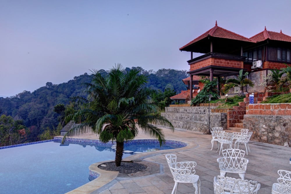 CONTOUR ISLAND RESORT AND SPA