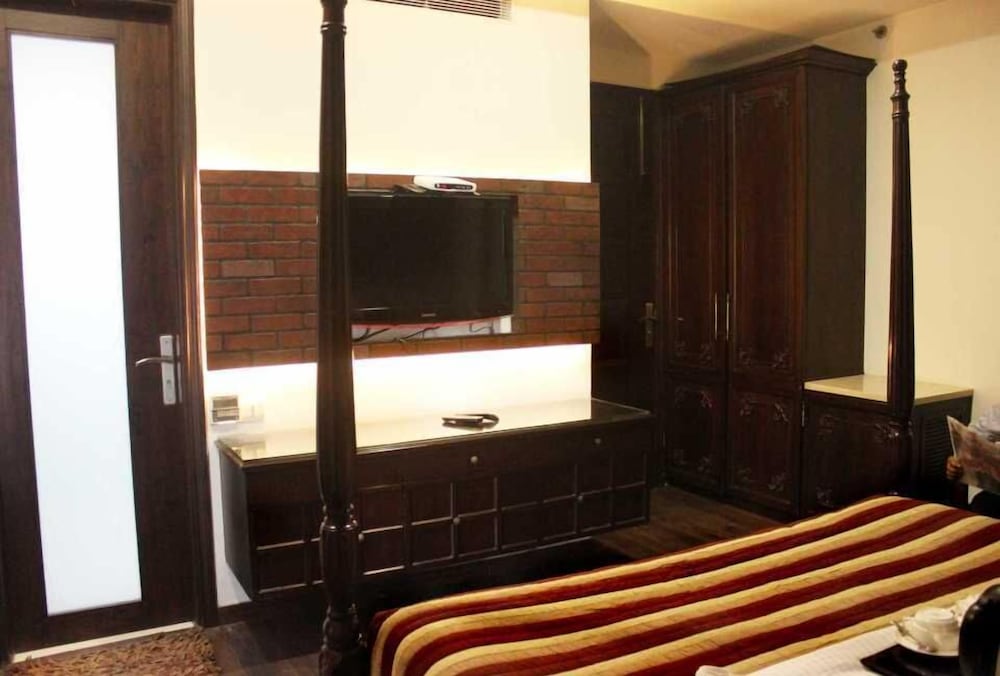 Lavish Inn