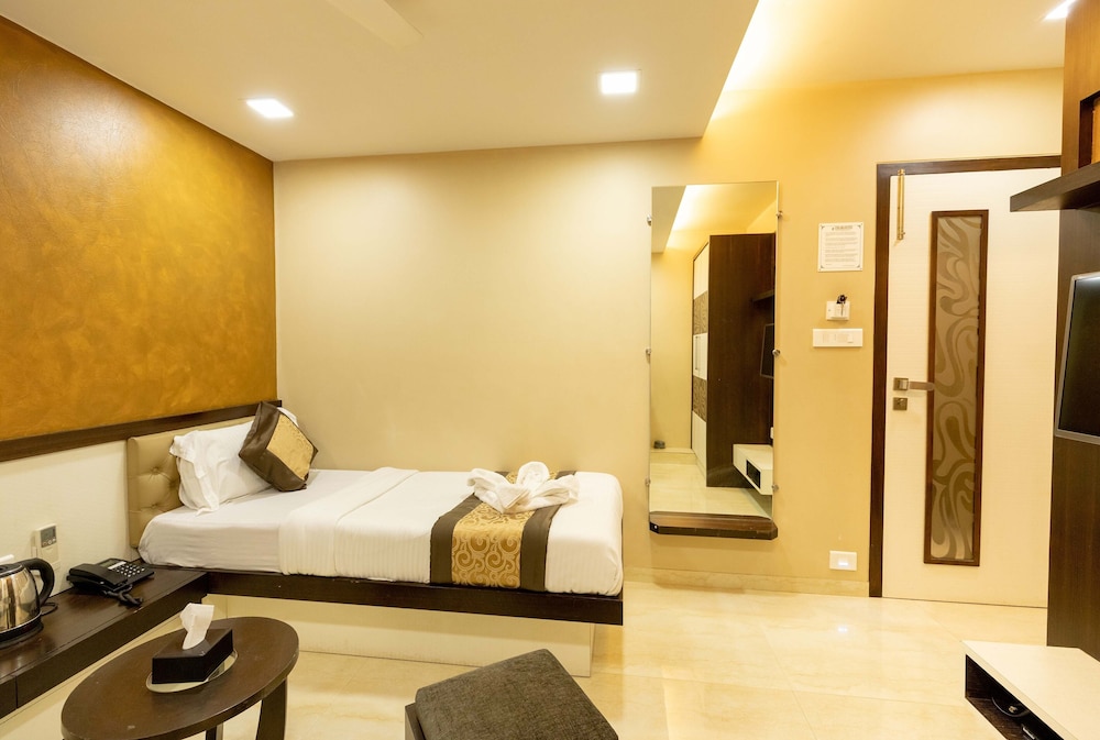 The Majlis Hotel - Near Taj Hotel Colaba