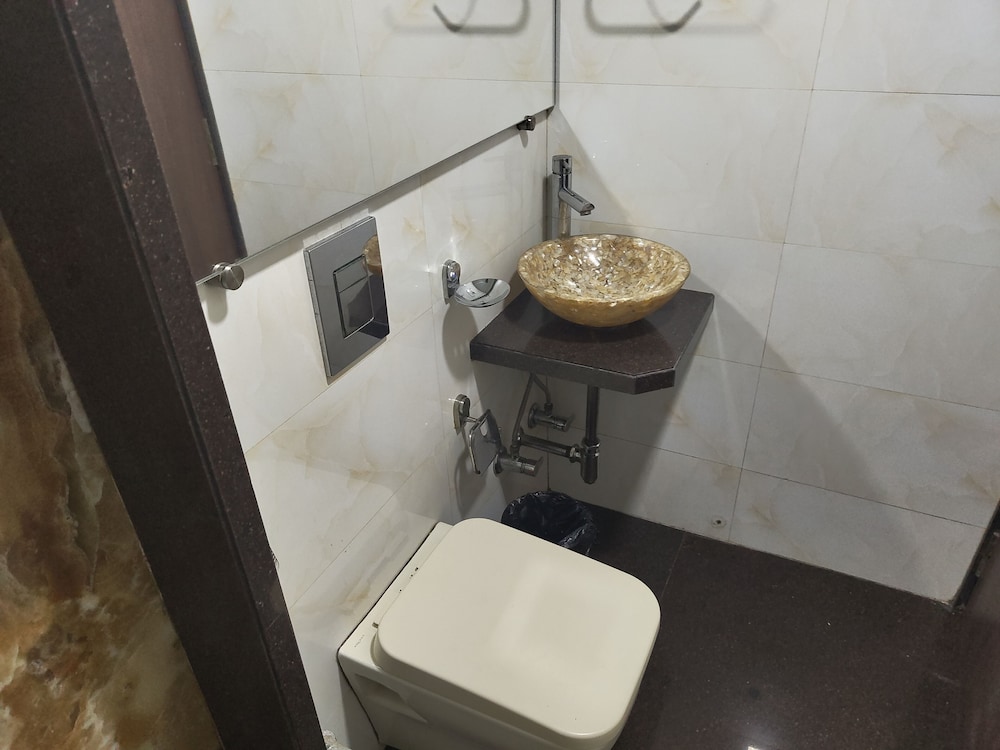The Majlis Hotel - Near Taj Hotel Colaba