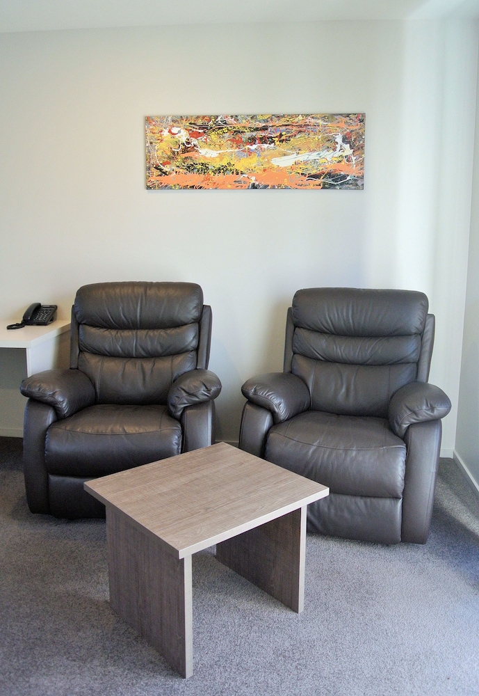 Oxford Village Motels