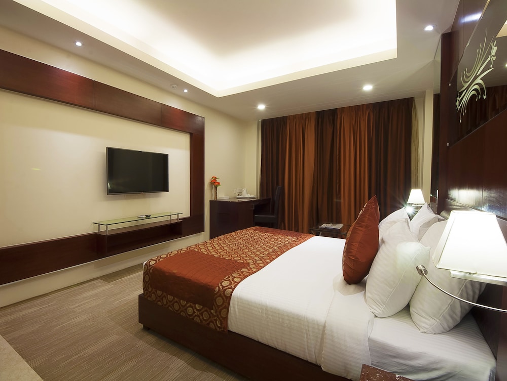 Hotel Golden Grand