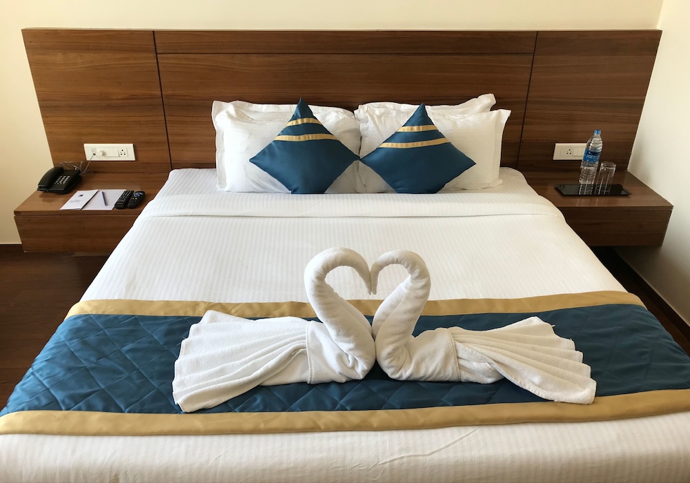 Heaven View Clark Inn Kanpur