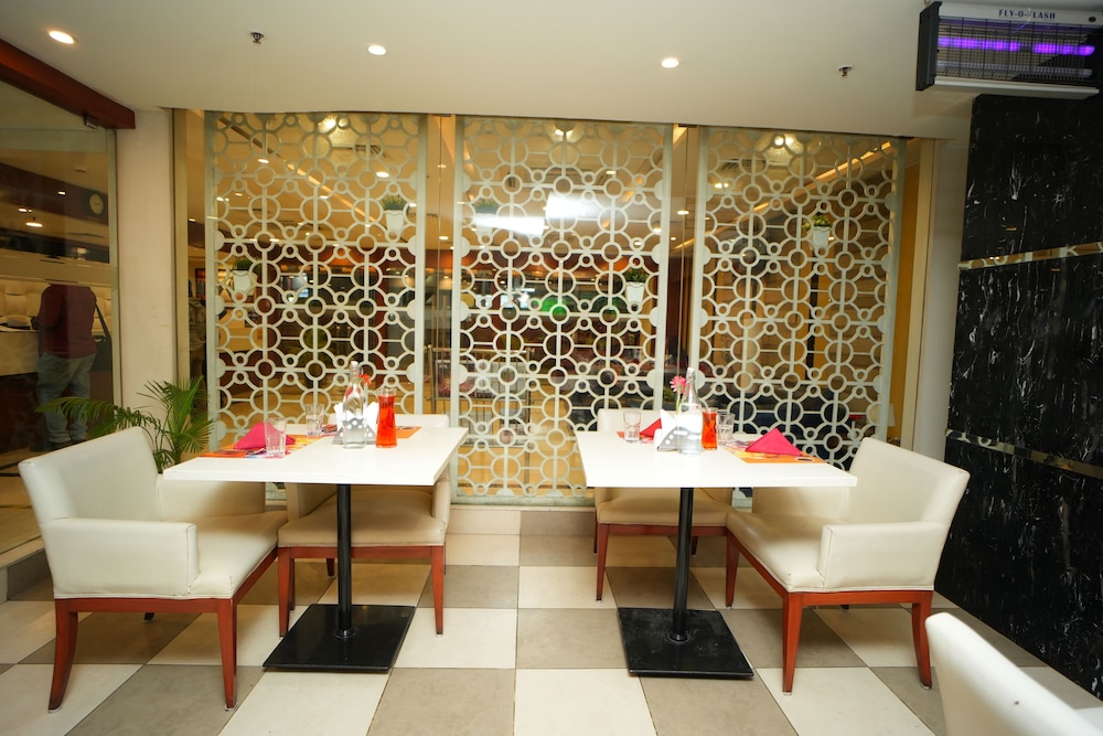 The Altruist Business Hotel Hitech