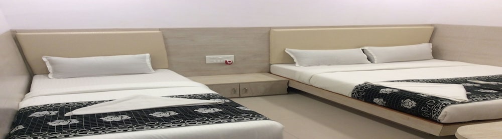Room Maangta 133 @ Kurla West