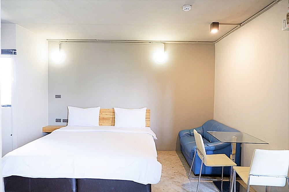 Izen Plus Budget Hotel & Residences