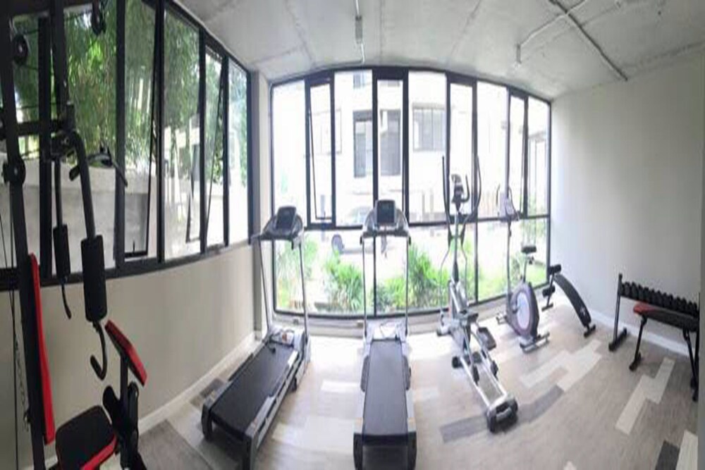 Izen Plus Budget Hotel & Residences