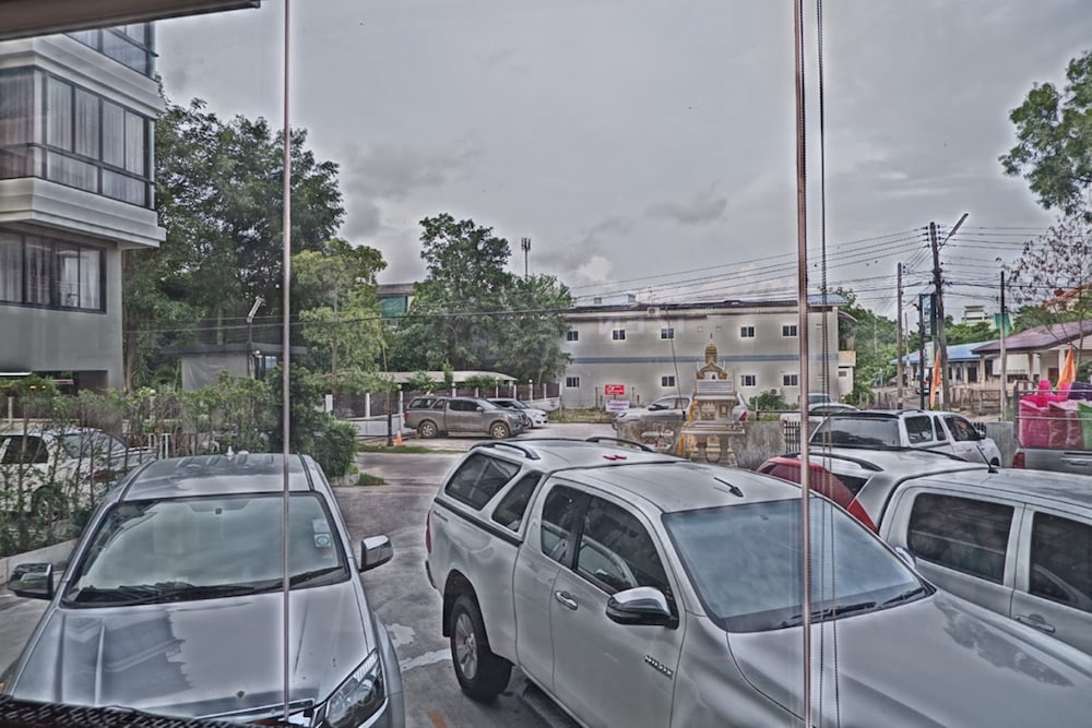 Izen Plus Budget Hotel & Residences