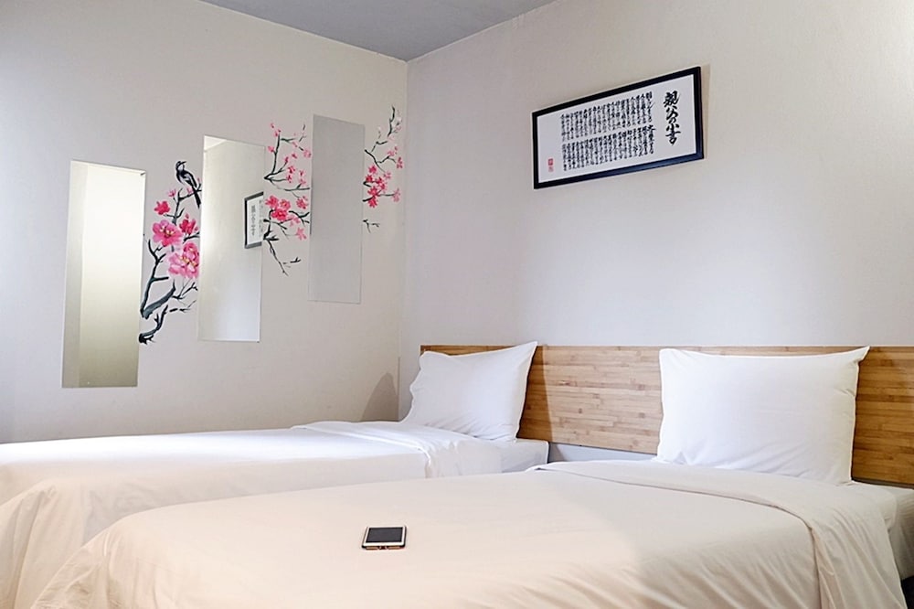 Izen Plus Budget Hotel & Residences