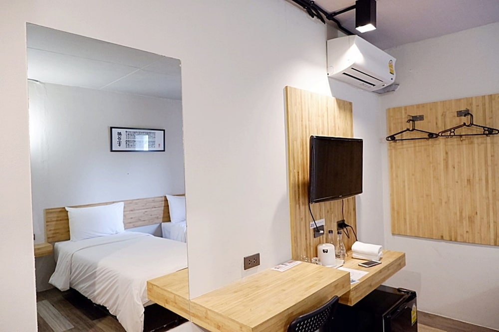 Izen Plus Budget Hotel & Residences