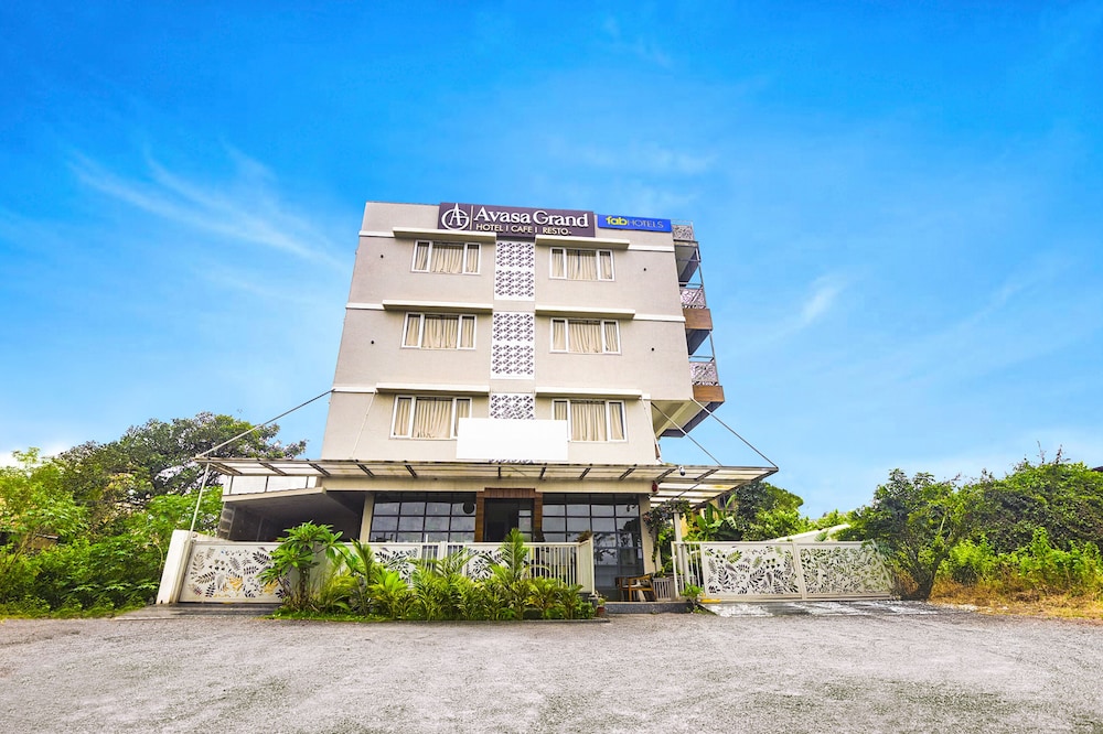 FabHotel Avasa Grand