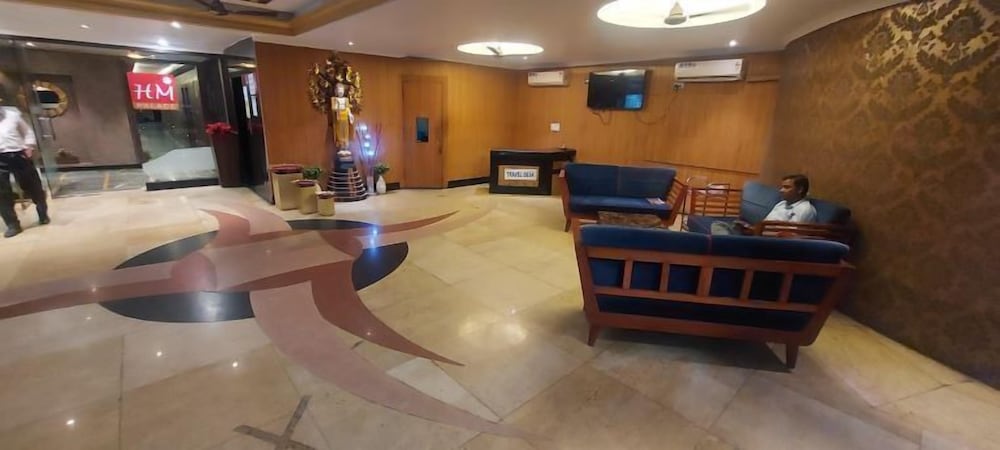 OYO 10433 Hotel Meenakshi