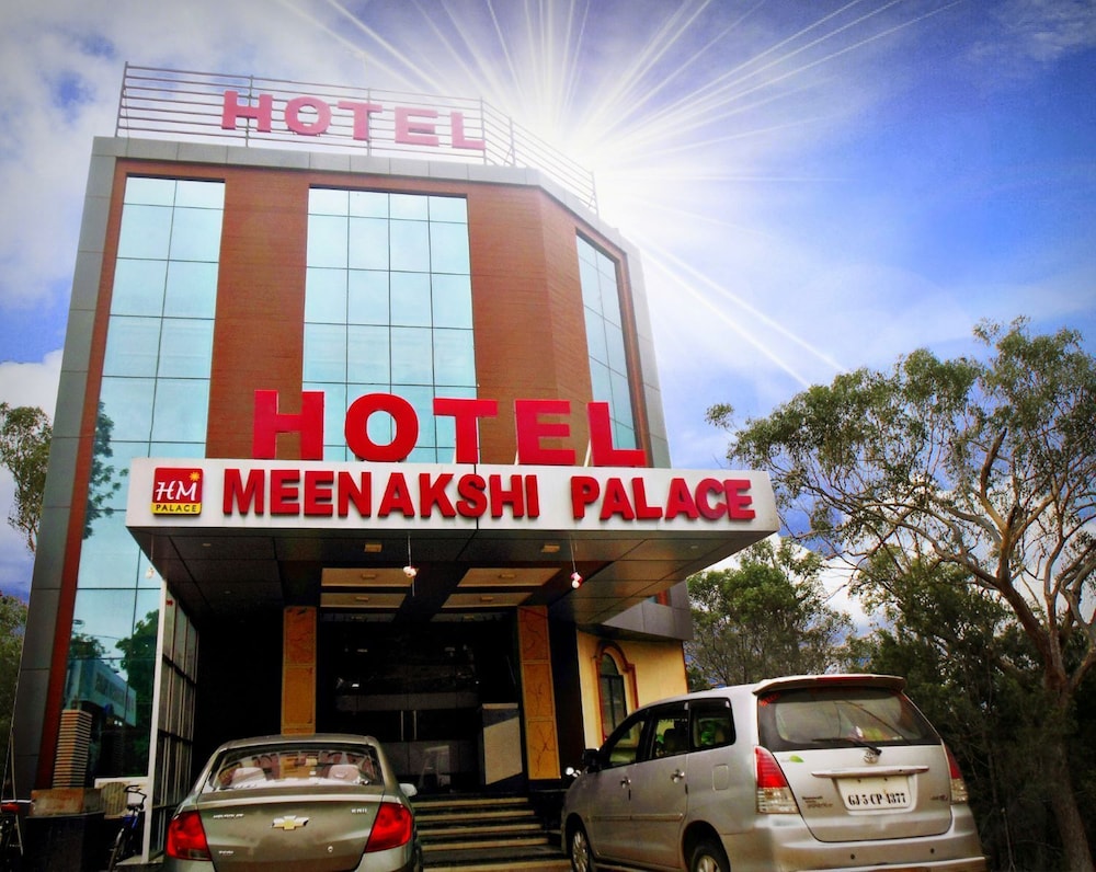 OYO 10433 Hotel Meenakshi