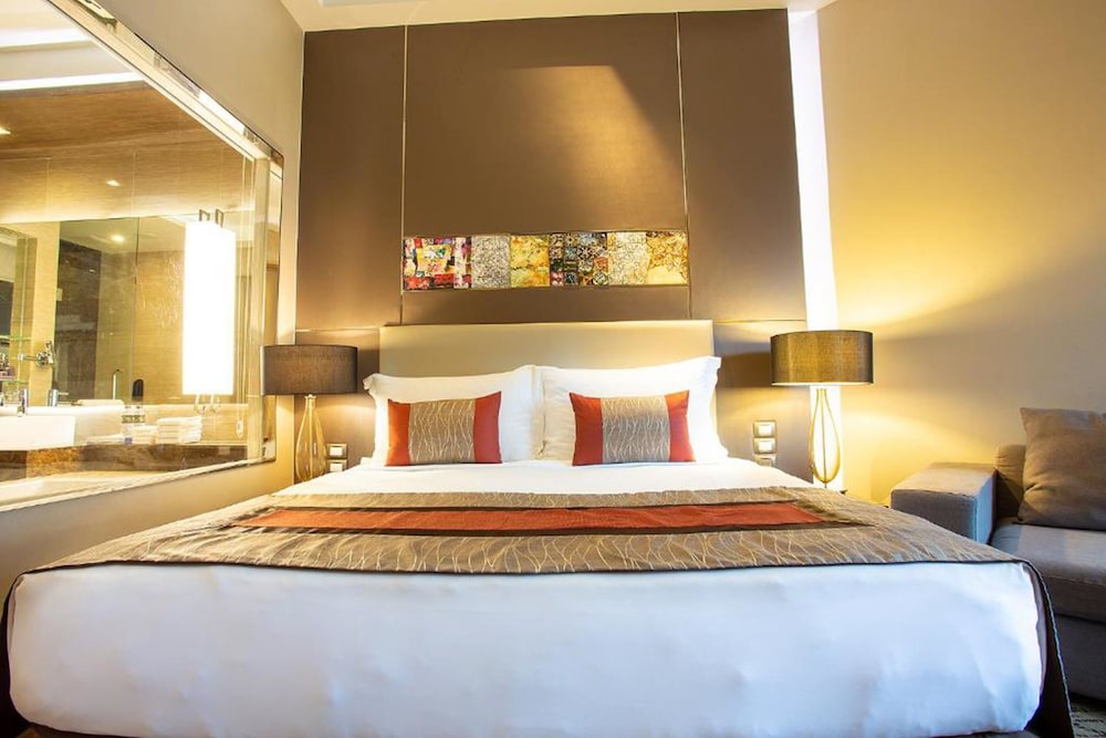 Graceland Bangkok by Grace Hotel