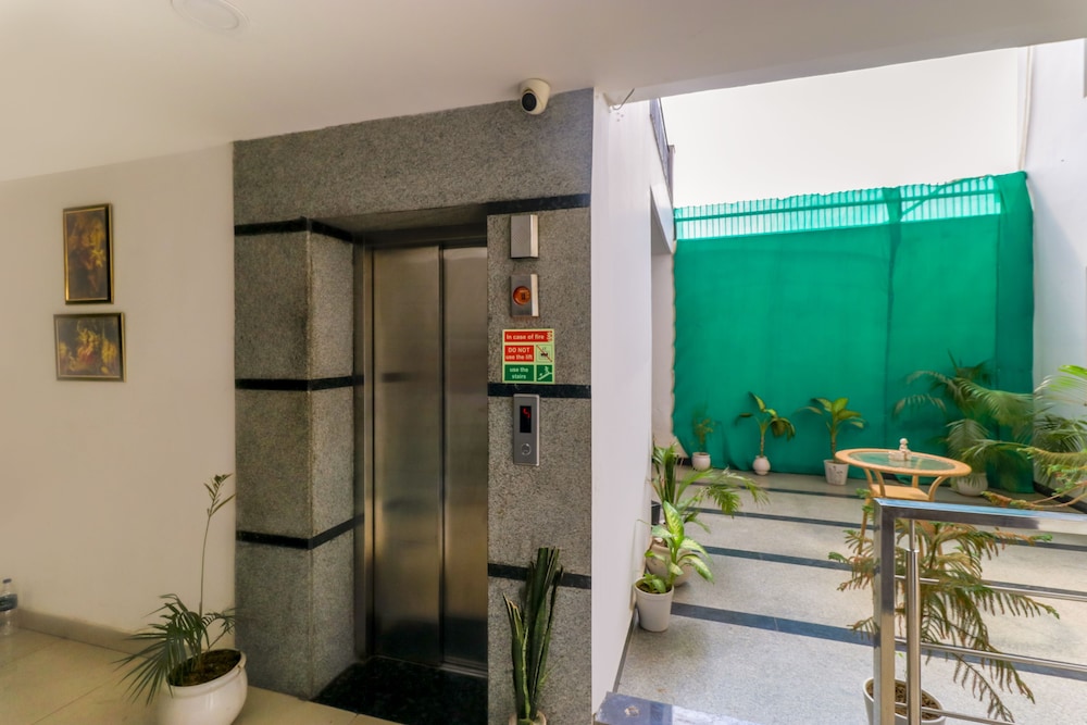 Tipsyy Inn Suites 007