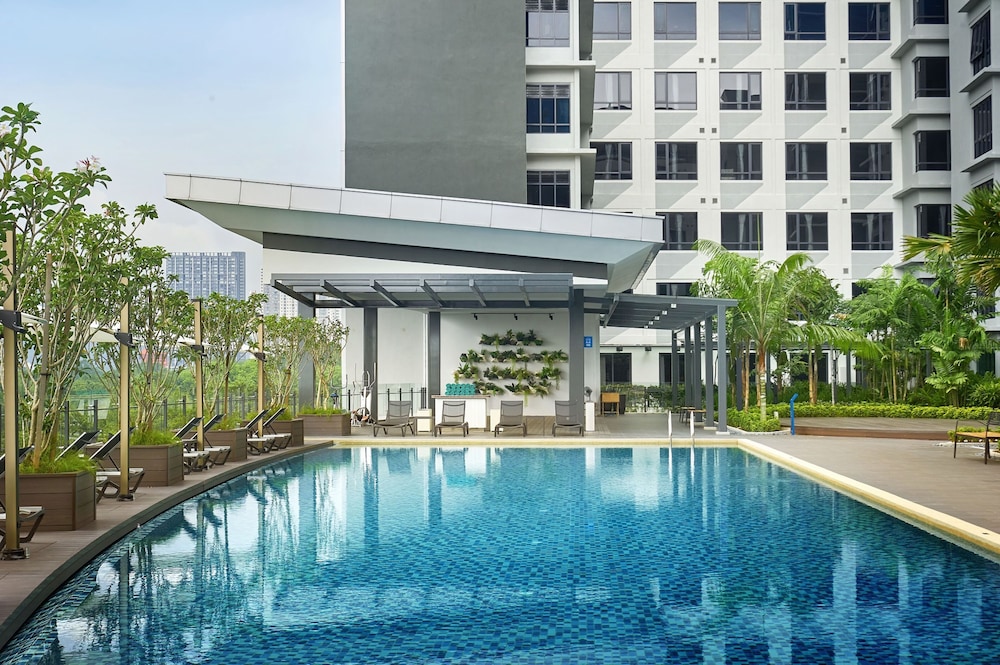 Komune Living & Wellness in the Park