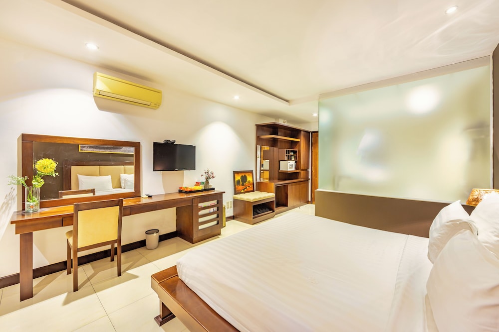The Noble Swan Central Dong Du Hotel
