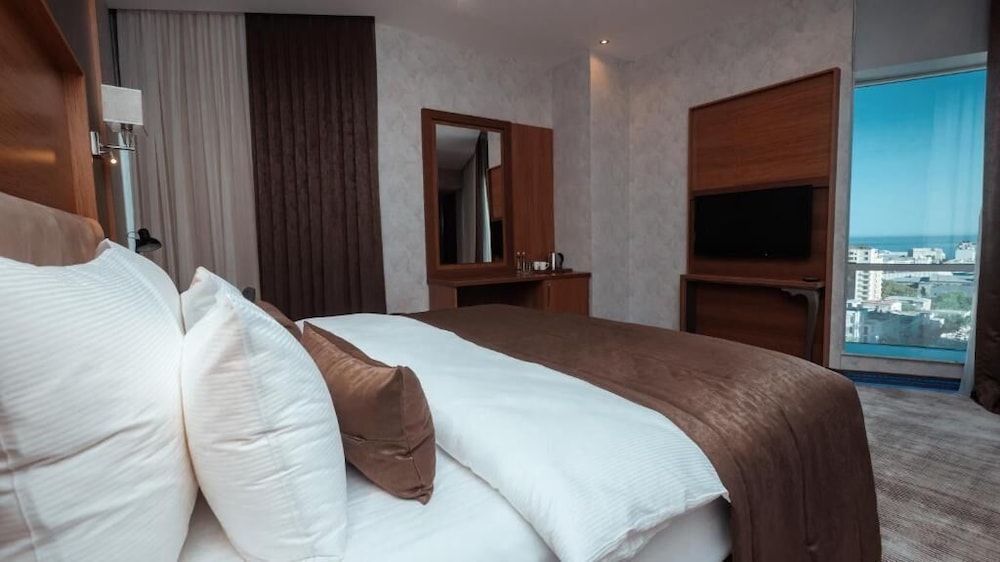 Midtown Hotel