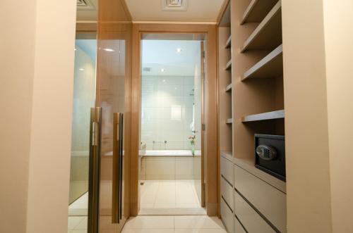 Royal Club By RVHR Paramount Tower B Business Bay