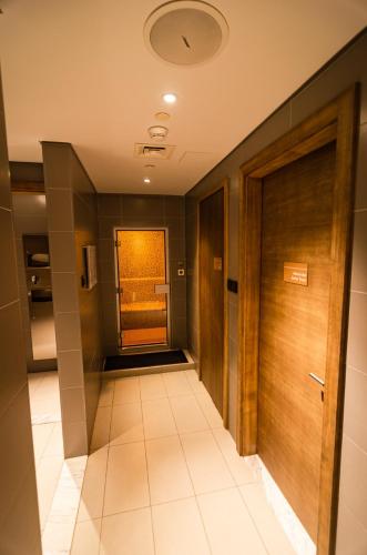 Royal Club By RVHR Paramount Tower B Business Bay