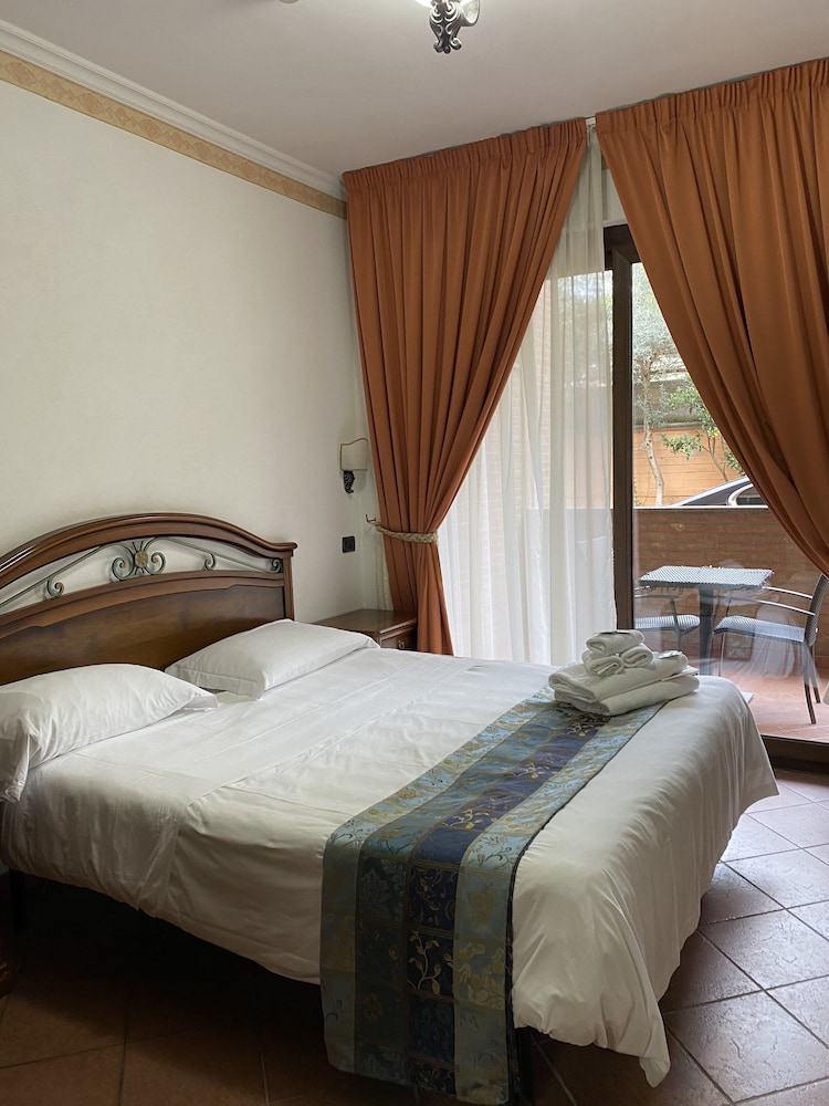 Euro House Inn Airport