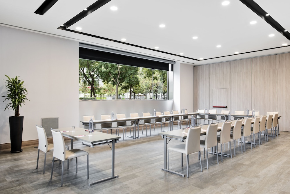 NH Collection Barcelona Constanza