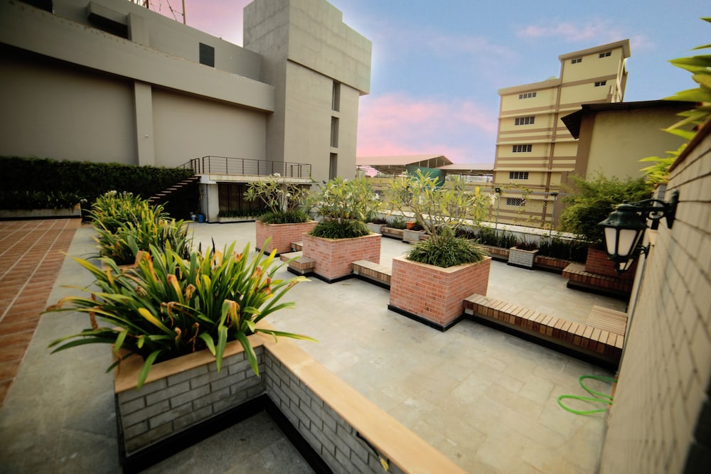 Yash International Hotel