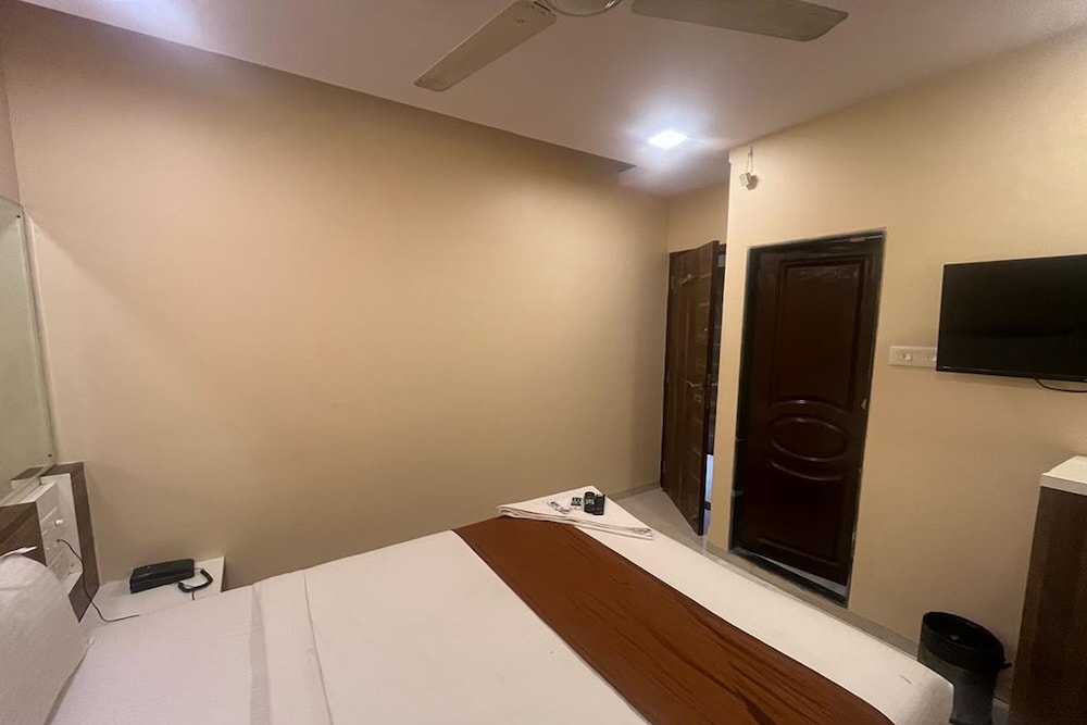 Super Collection O Airport Metro Andheri East