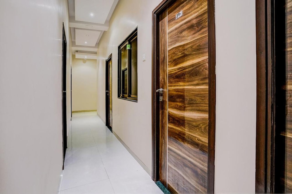 Super Collection O Airport Metro Andheri East