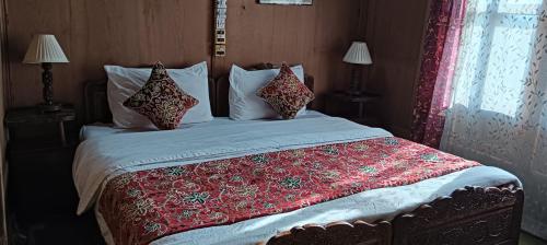 Golden Crest Houseboat