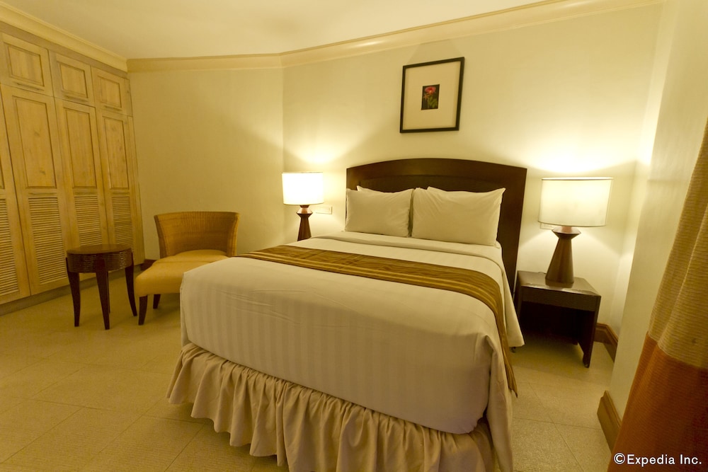 Crown Regency Suites & Residences - Mactan
