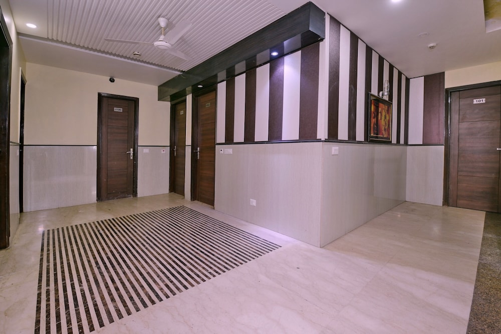 OYO 464 Hotel Lotus Palace