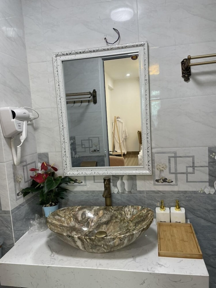 Nhà Nghỉ Huyền Anh