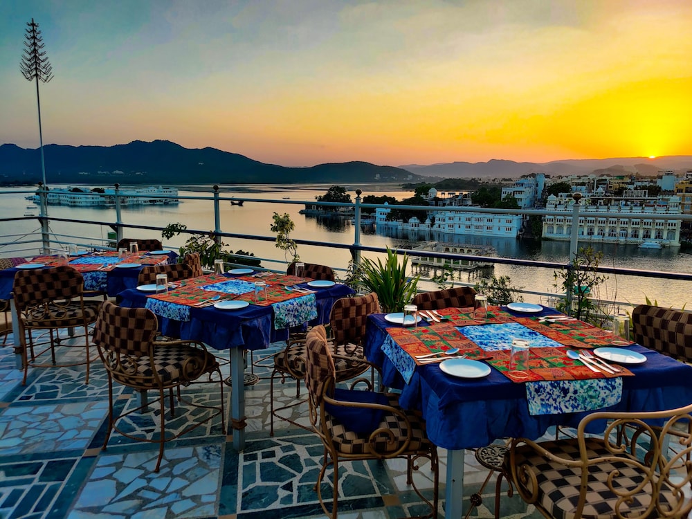 Hotel Mewar Haveli at Lake Pichola 