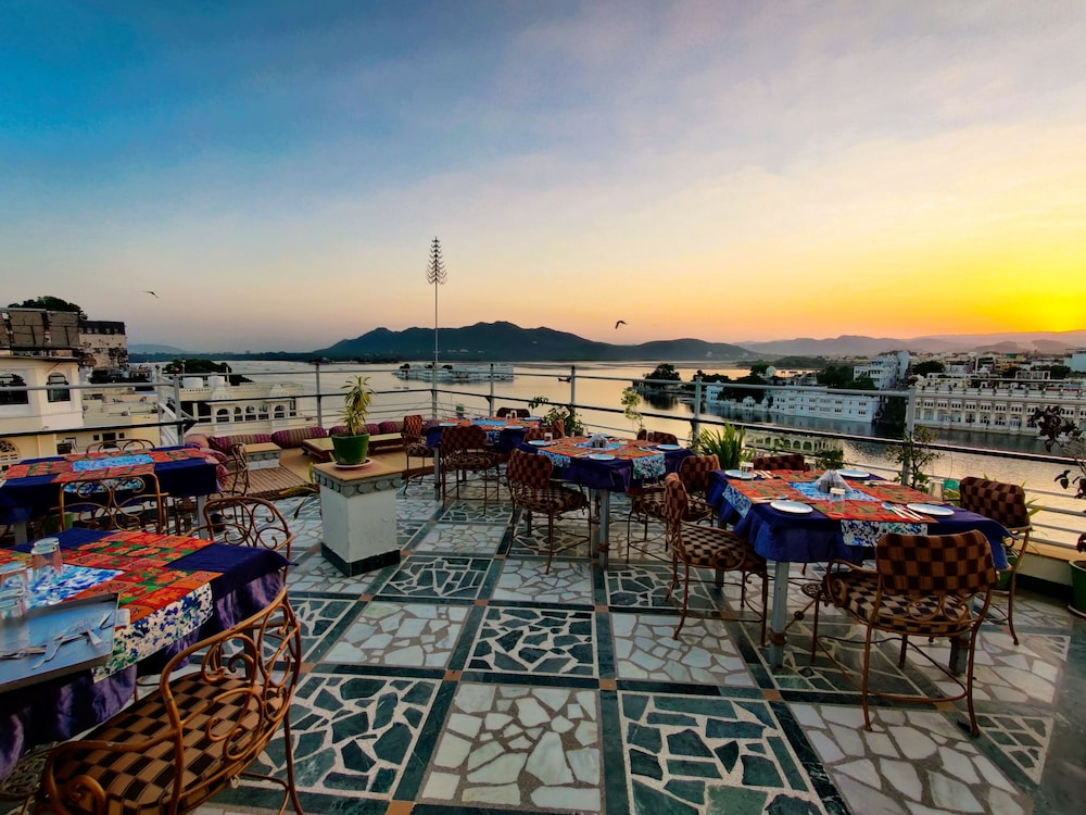Hotel Mewar Haveli at Lake Pichola 