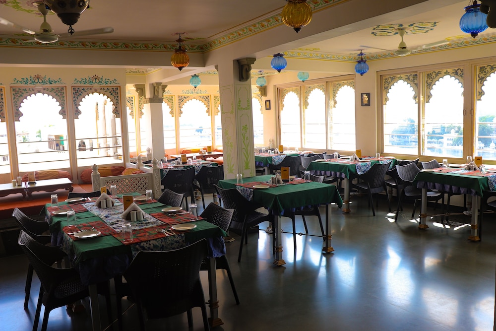 Hotel Mewar Haveli at Lake Pichola 